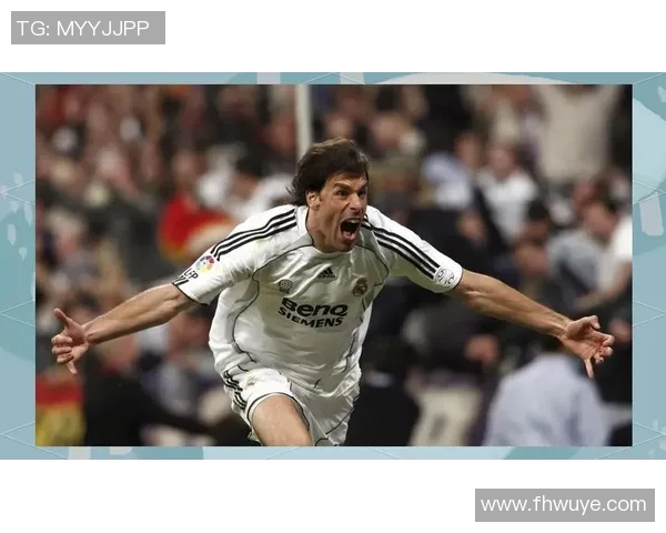 足球巨星风采尽显：精彩瞬间捕捉与球场荣耀的完美融合